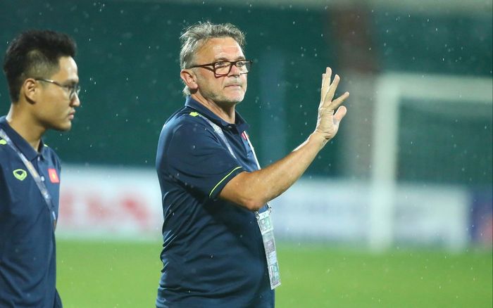 Vượt ông Park, HLV Troussier lập kỷ lục với 3 trận giao hữu toàn thắng