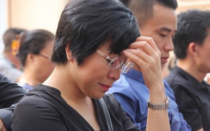 Quý tử nhà NSND Công Lý cùng mẹ làm việc ý nghĩa tưởng niệm nạn nhân vụ cháy