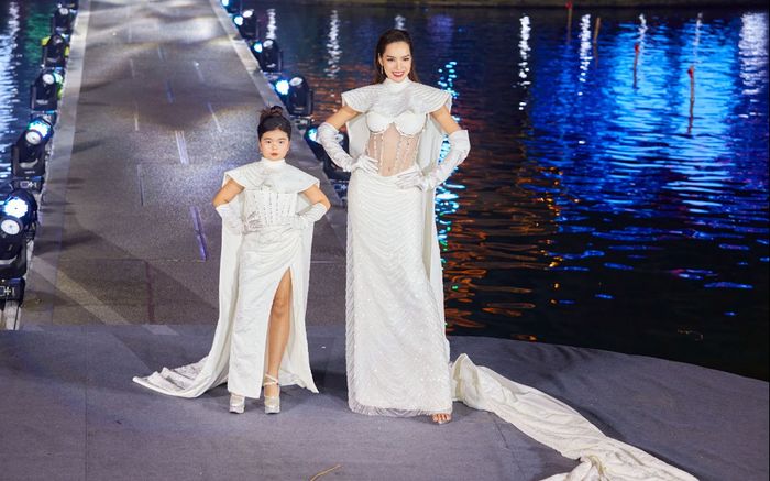 Hoa hậu Lê Hoàng Phương diễn vedette nhưng spotlight lại thuộc về nhân vật này