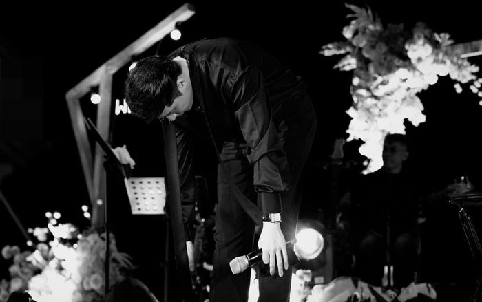 Noo Phước Thịnh cúi đầu trước tình cảm của 'người đặc biệt' trên sân khấu