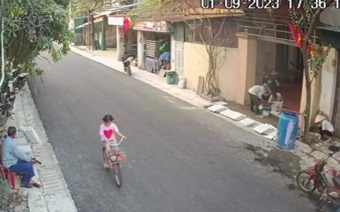 Cái kết đẹp của bé gái đạp xe đi lạc từ Thanh Hoá đến Ninh Bình