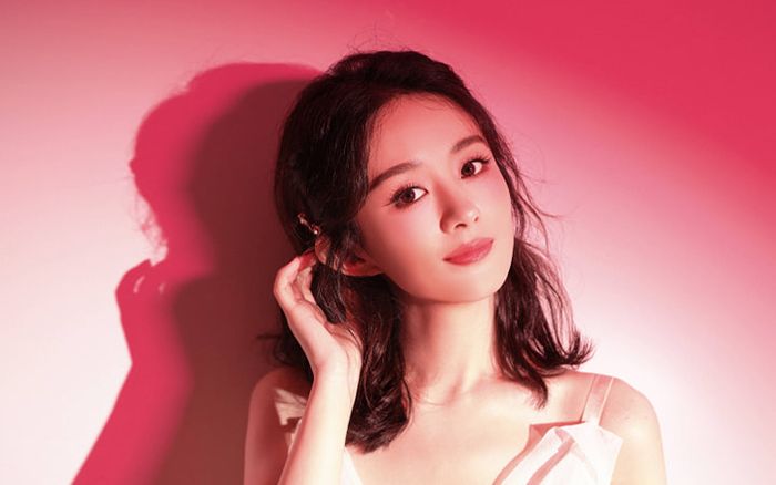 Triệu Lệ Dĩnh xinh đẹp trong sự kiện, lộ bằng chứng Dữ Phượng Hành sắp lên sóng