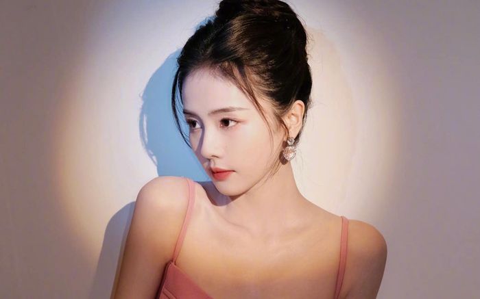 Không còn là tin đồn, Bạch Lộc chính thức công khai yêu mỹ nam kém 1 tuổi