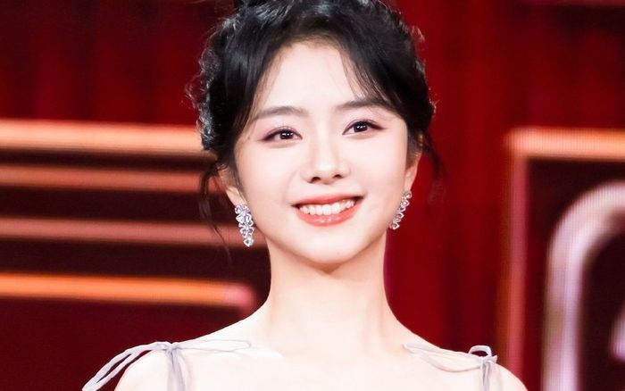 Đàm Tùng Vận bị các đồng nghiệp nam xa lánh mỗi khi diễn cảnh hôn