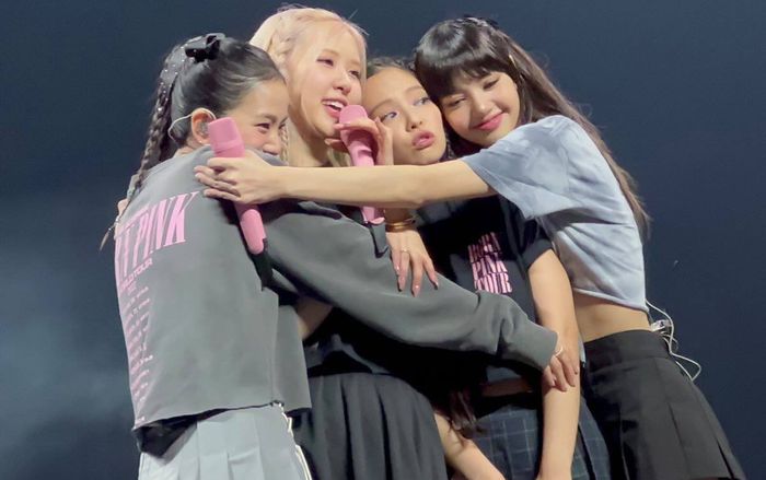 Giữa tin đồn BLACKPINK rời YG: Rosé rưng rưng, Jennie và Lisa ra sao?