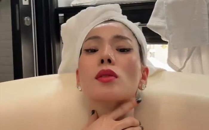 Lệ Quyên khoe ảnh ngâm mình trong bồn tắm, dân tình nhìn chăm chăm vào một điểm