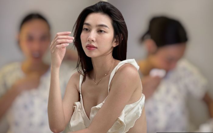 Diện đồ bộ rộng rãi, Hoa hậu Thùy Tiên bối rối khi bị nghi có bầu