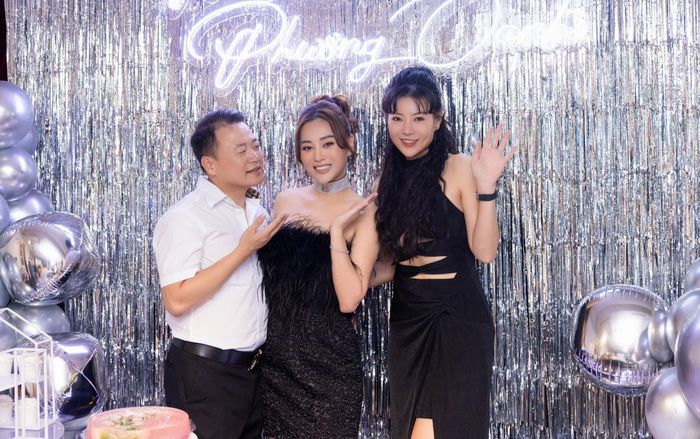 Hội chị em Vbiz xúng xính 'lên đồ', hồ hởi dự tiệc sinh nhật của Phương Oanh