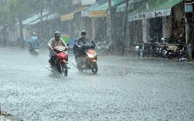 Áp thấp nhiệt đới hướng thẳng, miền Trung mưa rất lớn