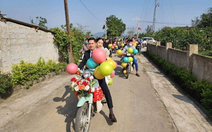 Chú rể Hà Tĩnh đem dàn xe cub đi rước dâu nhận 'cơn mưa' lời khen