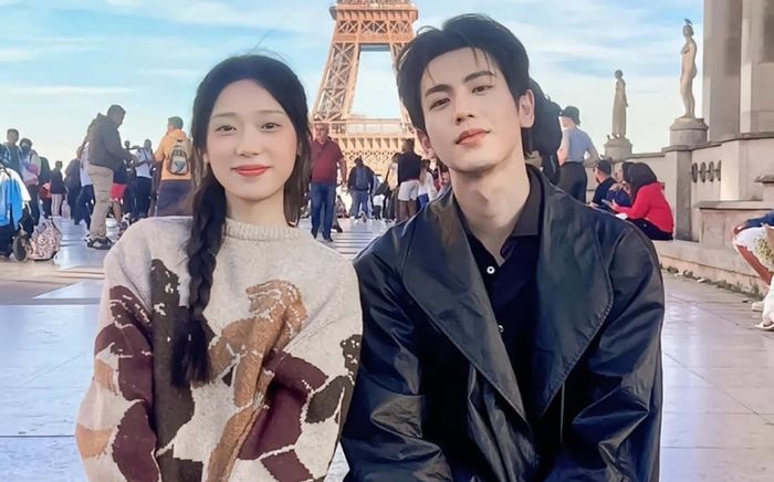 Fan chụp ảnh với Trương Lăng Hách mà như người yêu khiến netizen thả tim rần rần