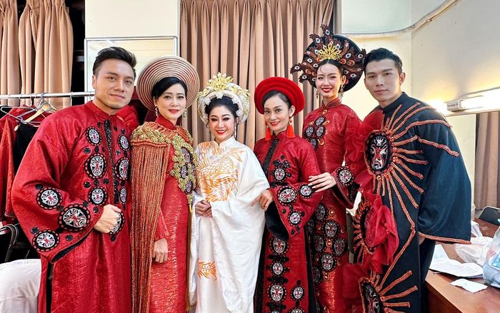 Xuất hiện cùng dàn tiền bối, Hoa hậu Bảo Ngọc được khen tinh tế vì một điểm