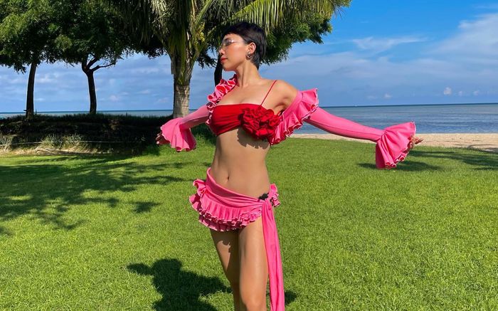 Tóc Tiên xả kho ảnh bikini, nói 1 câu khiến netizen thốt: 'Chị vẫn cay đúng không?'