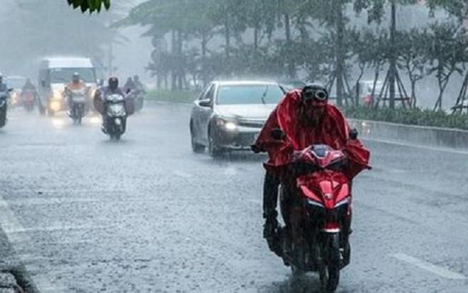 Áp thấp nhiệt đới đi vào đất liền, cả nước mưa lớn dồn dập