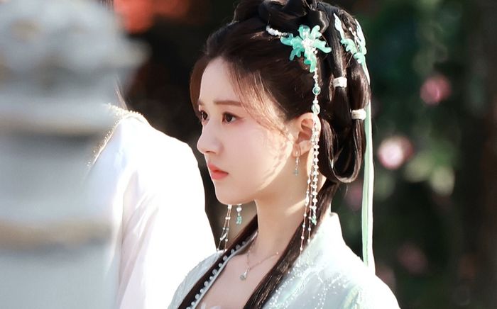 Triệu Lộ Tư quay lại với tình cũ khiến fan đồng loạt đổi avatar phản đối