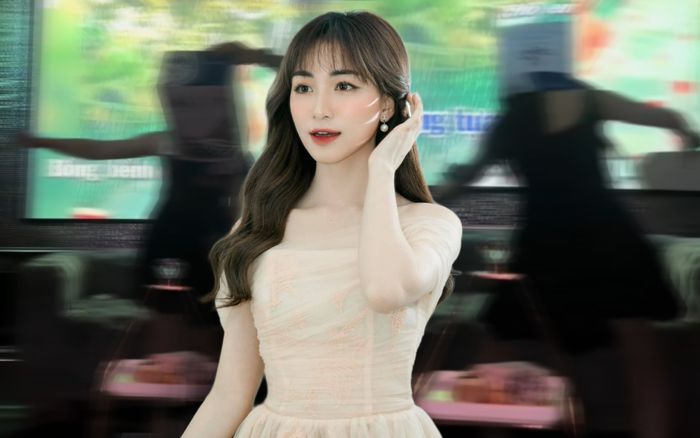 Hòa Minzy 'làm loạn' phòng karaoke: Ai xem xong cũng phải 'ngả mũ' chào thua!