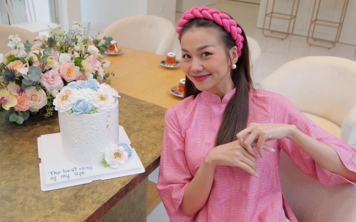 Thanh Hằng khoe visual sang - xịn - mịn, diện áo dài trong ngày 'trọng đại'?