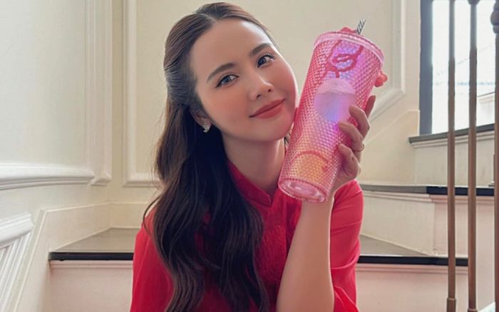 Huyền Lizzie thông báo theo chồng về dinh nhưng chú rể là ai thì cô không nói!