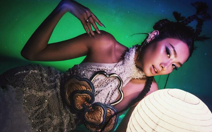 'Á hậu Việt kiều' Thảo Nhi Lê hóa thân thành chị Hằng: Đẹp mà 'rất lạ'!