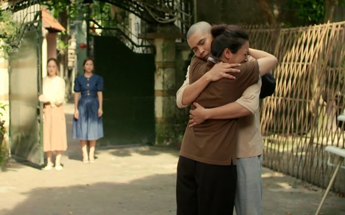 Hé lộ cảnh khiến cả đoàn Gia Đình Mình Vui Bất Thình Lình rơi nước mắt