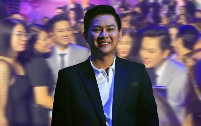 Hoài Lâm thấm mệt nhưng vẫn chụp ảnh cùng khán giả: Ai nhìn cũng thương!