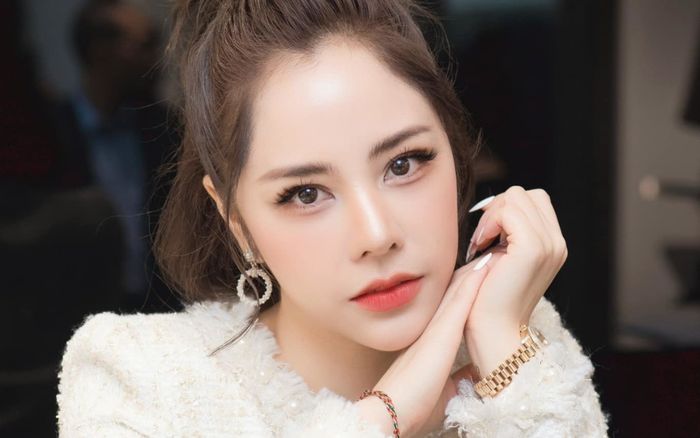 Bị so sánh với tình cũ của người yêu, bạn gái Huỳnh Anh phản ứng gây chú ý