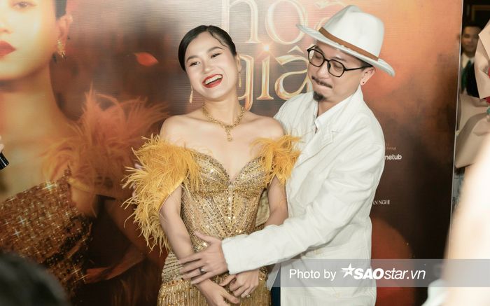 Vợ chồng Lâm Vỹ Dạ tình tứ trong 'ngày vui', con trai xuất hiện gây chú ý