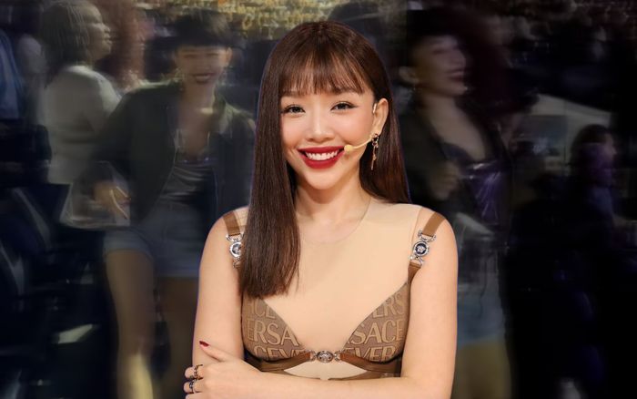 Tóc Tiên đi chân trần, bung xõa hết nấc trong màn trình diễn của một nữ ca sĩ