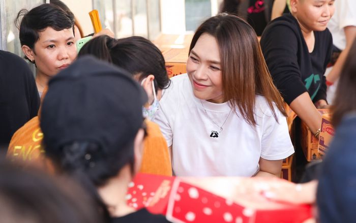 Mỹ Tâm ăn mặc giản dị, ghi điểm với khán giả với việc làm đầy nhân văn