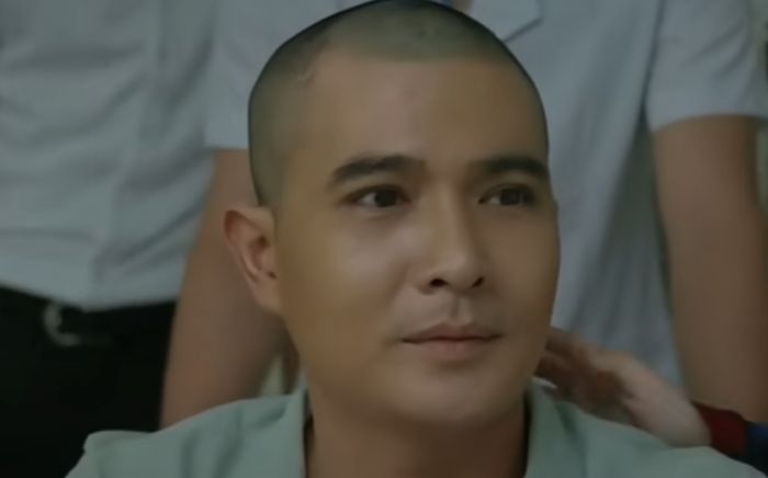 Gia Đình Mình Vui Bất Thình Lình: Thành gây xúc động khi hôn chúc may mắn Công