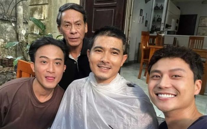 Gần hết phim, Gia Đình Mình Vui Bất Thình Lình lại lạm dụng tình huống rắc rối