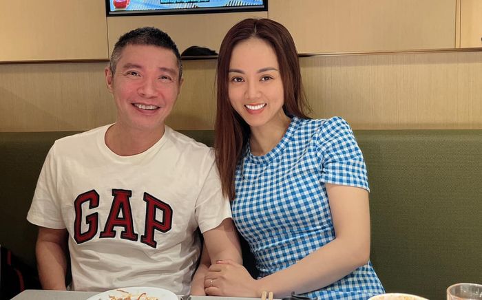 Bà xã NSND Công Lý rơi nước mắt vì hành động đặc biệt của đàn anh dành cho chồng