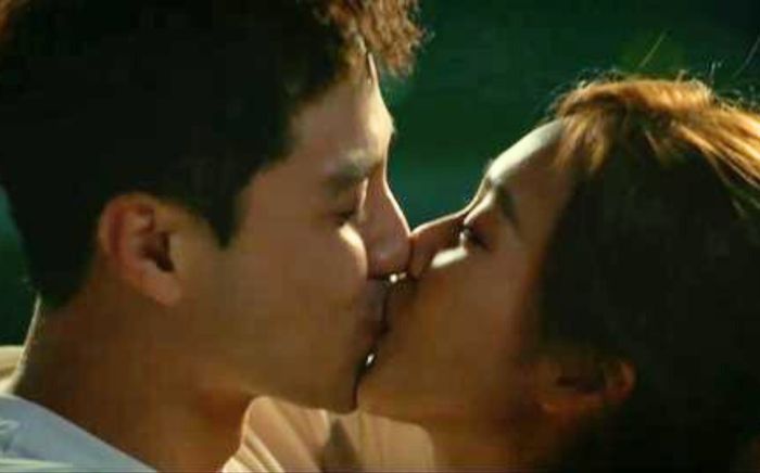 Thanh Sơn và Khả Ngân lại bị nghi đang hẹn hò vì hôn quá thật