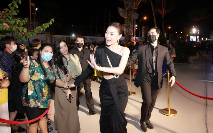 Phương Oanh tái xuất sau hôn lễ, làm gì mà khiến dân tình dậy sóng?