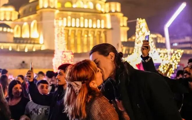 Thế giới tưng bừng bước sang năm mới 2024