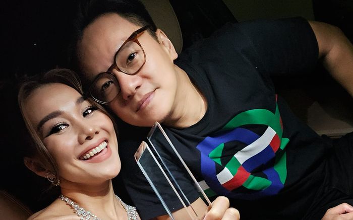 Thanh Hằng khoe 'tin vui' bên ông xã nhạc trưởng, khẳng định: '2023 là một năm viên mãn đối với tôi'