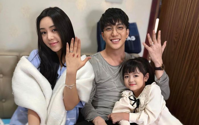 Quỳnh Kool và chồng khoe nhẫn cưới, khẳng định hôn nhân vẫn hạnh phúc