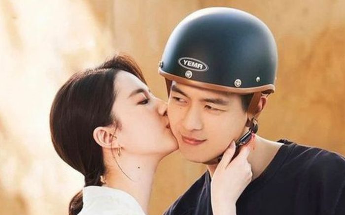 Lý Hiện bất ngờ vắng mặt tại Đêm hội Weibo 2023, hóa ra tất cả là do Lưu Diệc Phi