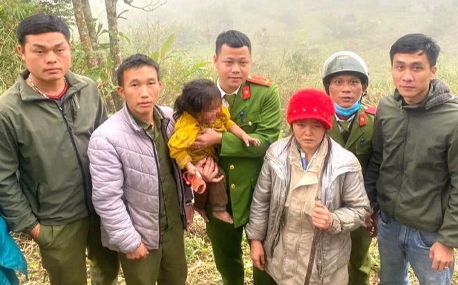 Bé gái 2 tuổi mất tích bí ẩn khi chơi ở nhà ông bà ngoại, 1 ngày sau được tìm thấy ở nơi không ngờ