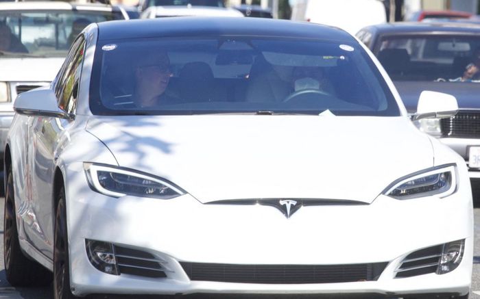 Giữa tin đồn giật chồng, nữ ca sĩ nổi tiếng đáp trả cực gắt: 'Kệ tôi, quan tâm làm gì?'