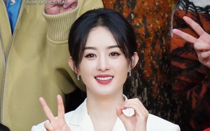 Triệu Lệ Dĩnh bất ngờ được một đạo diễn có tiếng khen diễn xuất, thế này Dương Mịch còn lâu mới sánh kịp