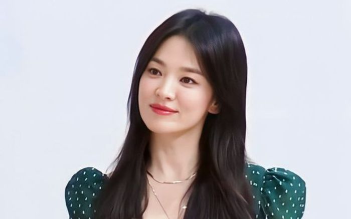 Song Hye Kyo tái ngộ một người đặc biệt, dân mạng lại chỉ mong ngóng màn tài hợp với tình trẻ