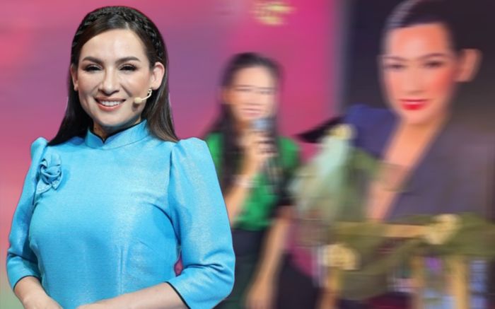 Nữ ca sĩ quỳ gối cạnh di ảnh Phi Nhung, hát 'Bậu ơi đừng khóc': Khoảnh khắc khiến nhiều người xúc động