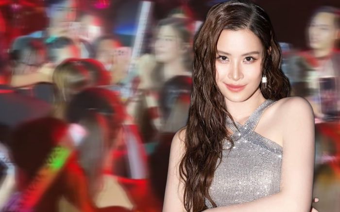 Đông Nhi tái hiện lại loạt hit đình đám trong sự nghiệp, bị hàng trăm khán giả vây kín