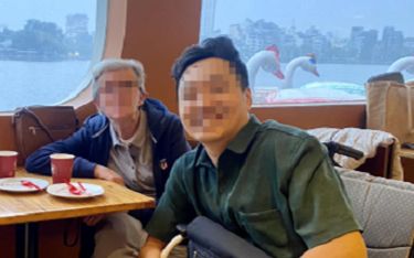 Vụ nam Tiktoker bị đuổi khỏi quán vì ngồi xe lăn: Người bạn gái đi cùng nói gì?