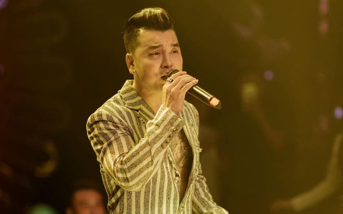 Ưng Hoàng Phúc bị khán giả miệt thị giọng hát lẫn ngoại hình, nam ca sĩ lên tiếng phản hồi