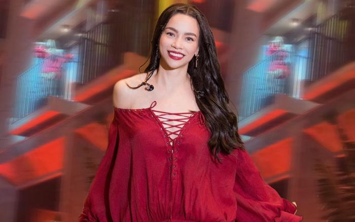 Xôn xao việc Hồ Ngọc Hà đi hát khai trương ở Hà Nội nhưng không có ai đến xem?