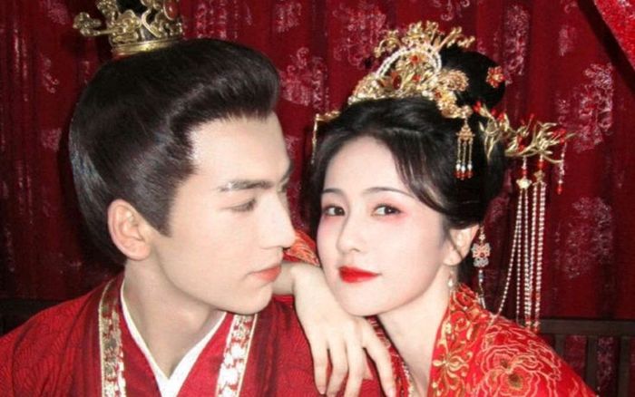 Bạch Lộc tự mình đập tạn tin đồn chia tay Trương Lăng Hách chỉ với một hành động