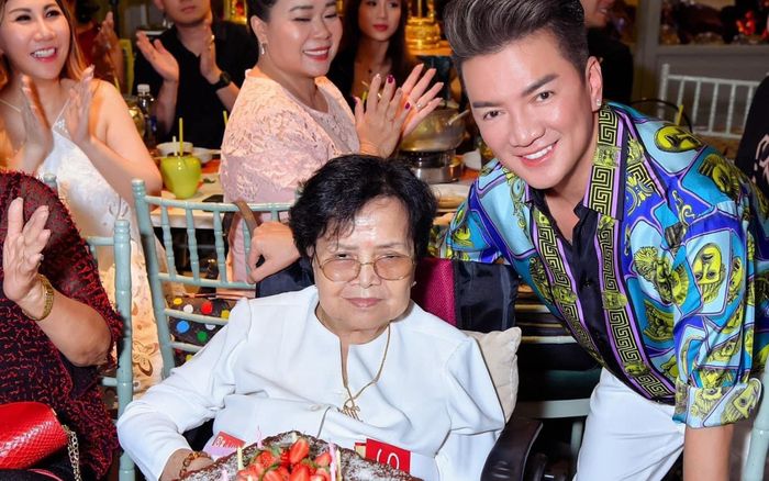 Đàm Vĩnh Hưng gửi thư xúc động trong ngày sinh nhật mẹ, chỉ mong ước một điều