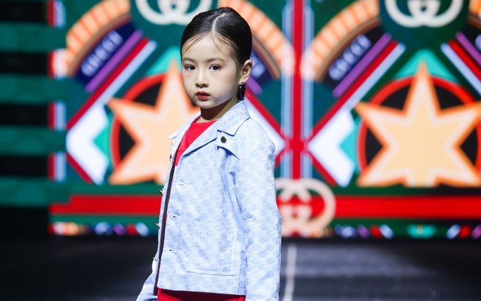 Mẫu nhí 6 tuổi người Việt gây sốt làng thời trang Trung Quốc